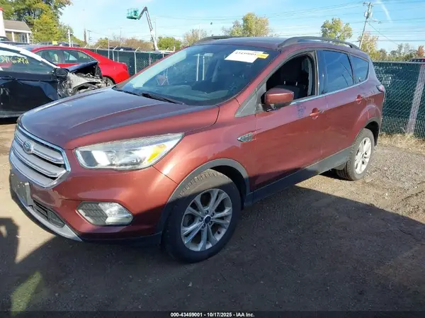 1FMCU0GD2JUA08469 2018 FORD ESCAPE - Image 2
