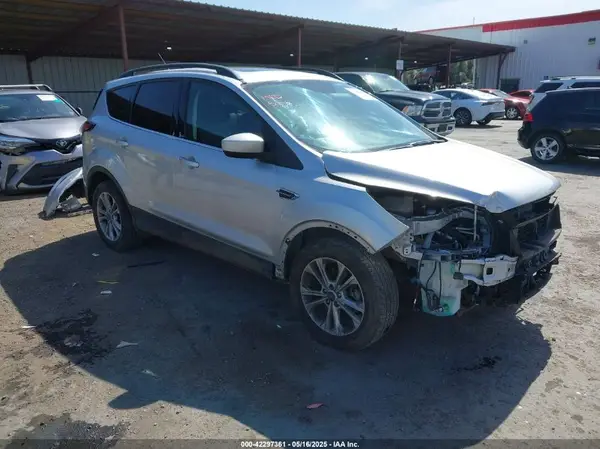 1FMCU0GD2JUB04988 2018 FORD ESCAPE - Image 1