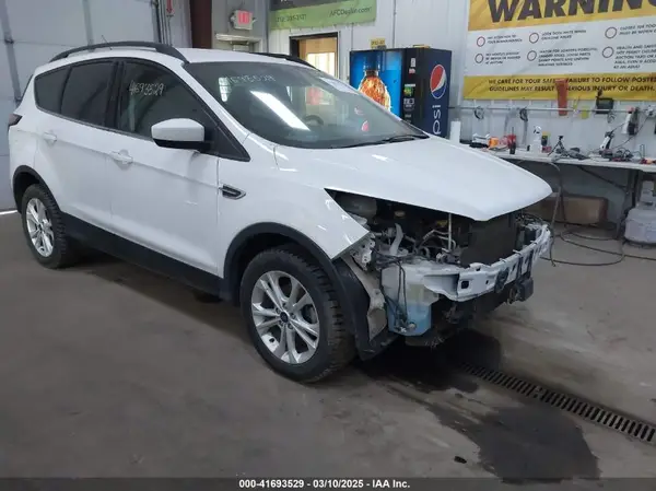 1FMCU0GD2JUD61133 2018 FORD ESCAPE - Image 1
