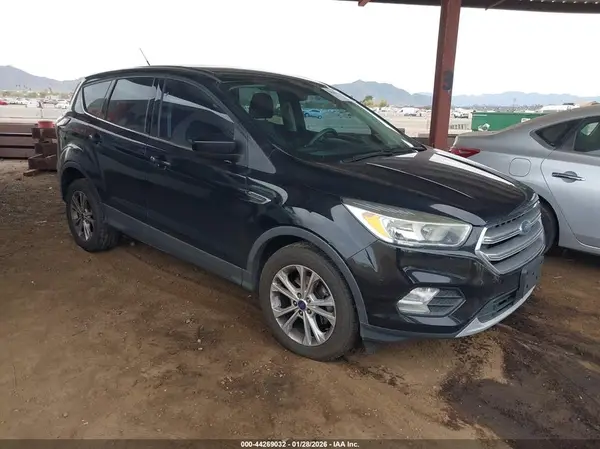 1FMCU0GD3HUA94921 2017 FORD ESCAPE - Image 1