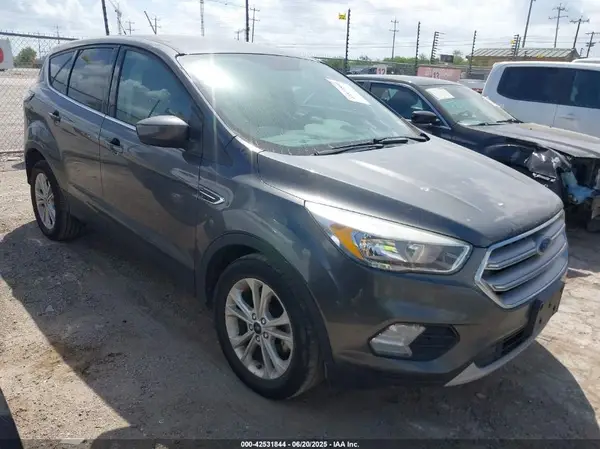 1FMCU0GD3HUC00414 2017 FORD ESCAPE - Image 1