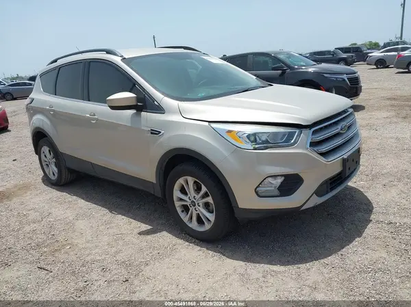 1FMCU0GD3HUD10735 2017 FORD ESCAPE - Image 1
