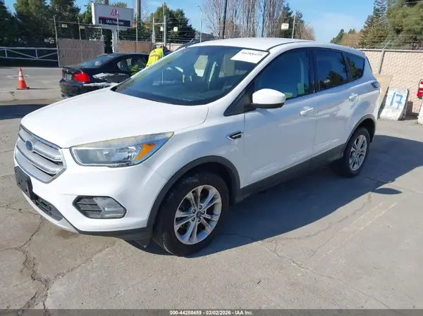 1FMCU0GD3HUE39686 2017 FORD ESCAPE - Image 2