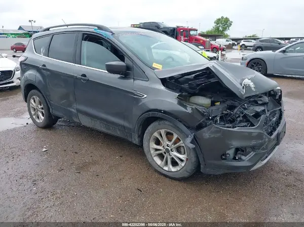 1FMCU0GD3JUA12515 2018 FORD ESCAPE - Image 1