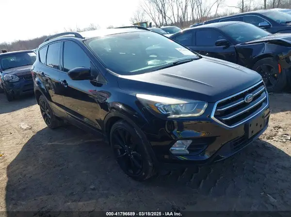 1FMCU0GD3JUC15758 2018 FORD ESCAPE - Image 1