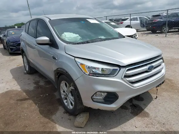 1FMCU0GD3KUA40915 2019 FORD ESCAPE - Image 1
