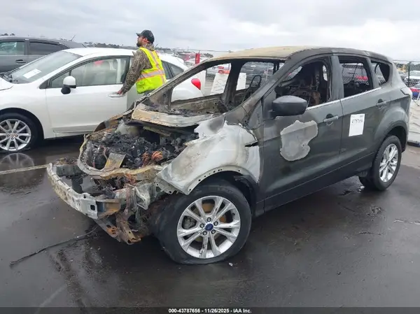 1FMCU0GD4HUB19115 2017 FORD ESCAPE - Image 2