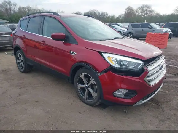 1FMCU0GD4HUB77614 2017 FORD ESCAPE - Image 1