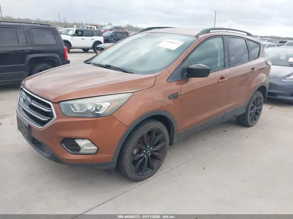 1FMCU0GD4HUB79301 2017 FORD ESCAPE - Image 2