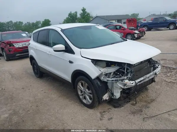 1FMCU0GD4HUD13076 2017 FORD ESCAPE - Image 1