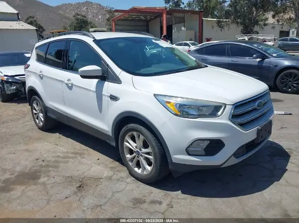 1FMCU0GD4JUA57205 2018 FORD ESCAPE - Image 1