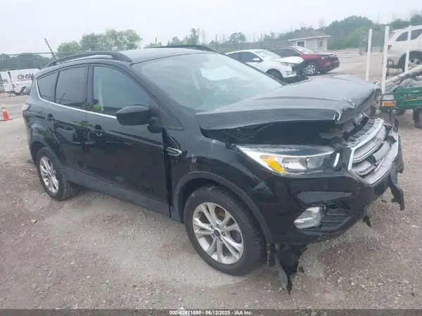 1FMCU0GD4JUB90420 2018 FORD ESCAPE - Image 1