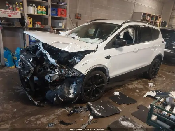 1FMCU0GD4JUB98825 2018 FORD ESCAPE - Image 2