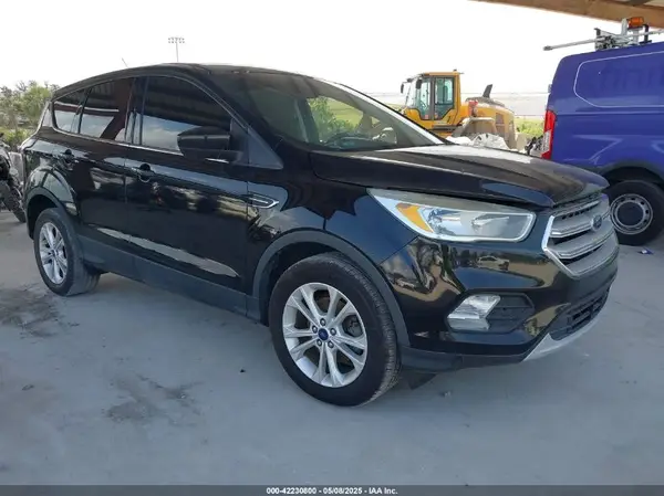 1FMCU0GD5HUA58132 2017 FORD ESCAPE - Image 1
