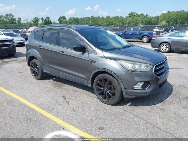 1FMCU0GD5HUB00721 2017 FORD ESCAPE - Image 1