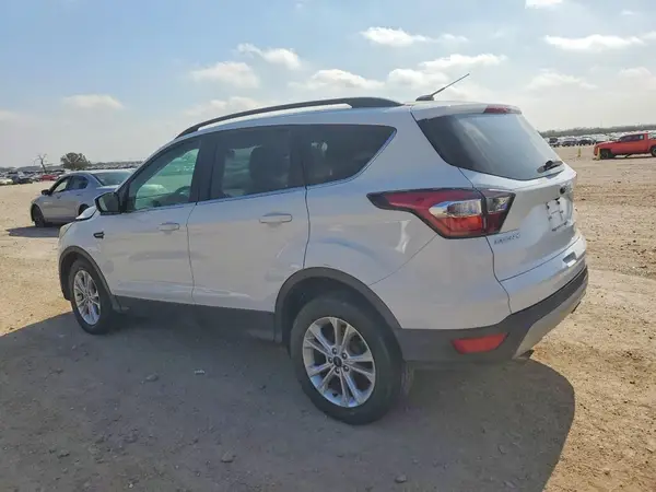 1FMCU0GD5HUB03487 2017 FORD ESCAPE - Image 2