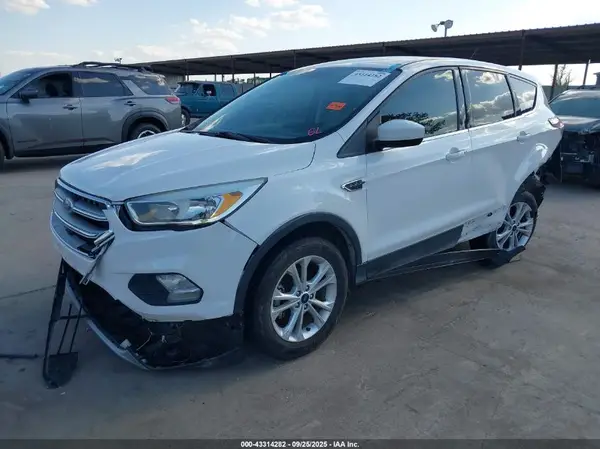 1FMCU0GD5HUB42337 2017 FORD ESCAPE - Image 2