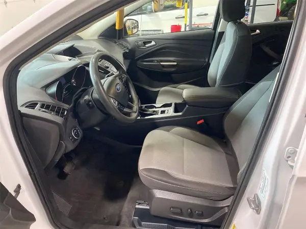 1FMCU0GD5HUB83051 2017 FORD ESCAPE - Image 2