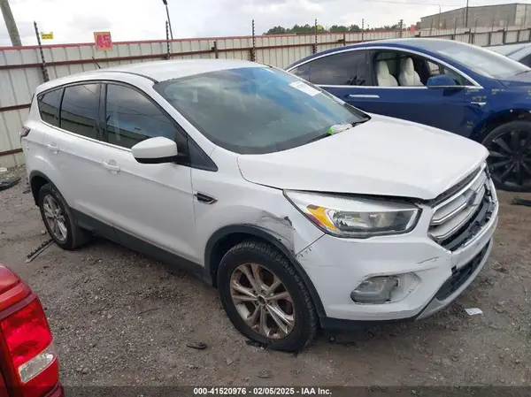 1FMCU0GD5HUC00303 2017 FORD ESCAPE - Image 1
