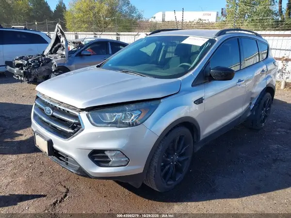 1FMCU0GD5HUD19467 2017 FORD ESCAPE - Image 2
