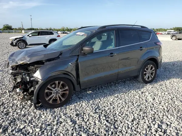 1FMCU0GD5JUA65605 2018 FORD ESCAPE - Image 1
