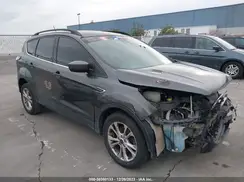1FMCU0GD5JUB16052 2018 FORD ESCAPE