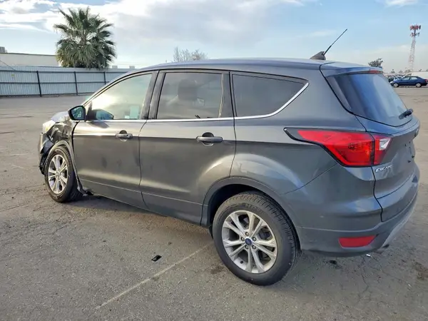 1FMCU0GD5KUA36106 2019 FORD ESCAPE - Image 2