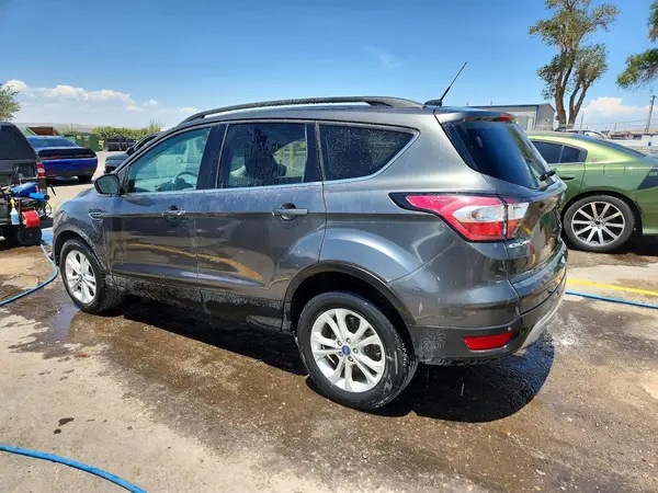 1FMCU0GD6HUC10922 2017 FORD ESCAPE - Image 2