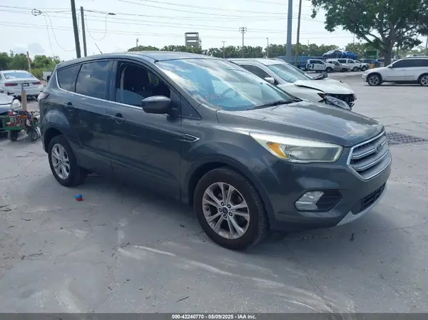 1FMCU0GD6HUC12721 2017 FORD ESCAPE - Image 1