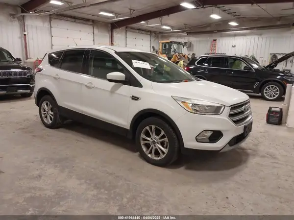 1FMCU0GD6HUC62339 2017 FORD ESCAPE - Image 1