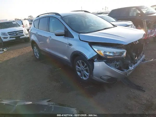 1FMCU0GD6JUB17551 2018 FORD ESCAPE - Image 1