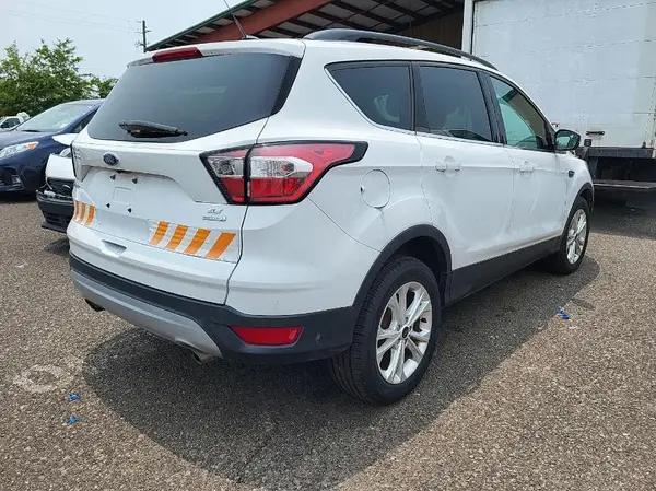 1FMCU0GD6JUC13180 2018 FORD ESCAPE - Image 1