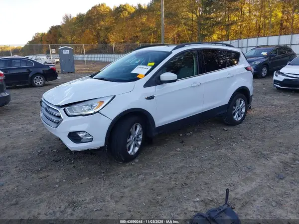 1FMCU0GD7HUB05256 2017 FORD ESCAPE - Image 2