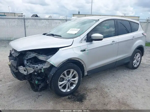 1FMCU0GD7HUC37398 2017 FORD ESCAPE - Image 2