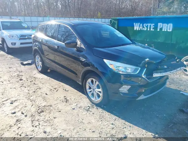 1FMCU0GD7HUC59045 2017 FORD ESCAPE - Image 1