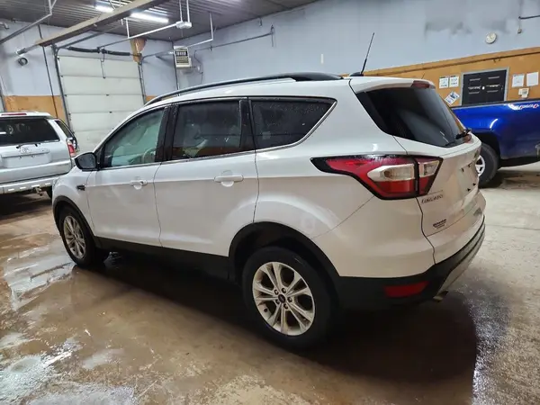 1FMCU0GD7HUC76900 2017 FORD ESCAPE - Image 2