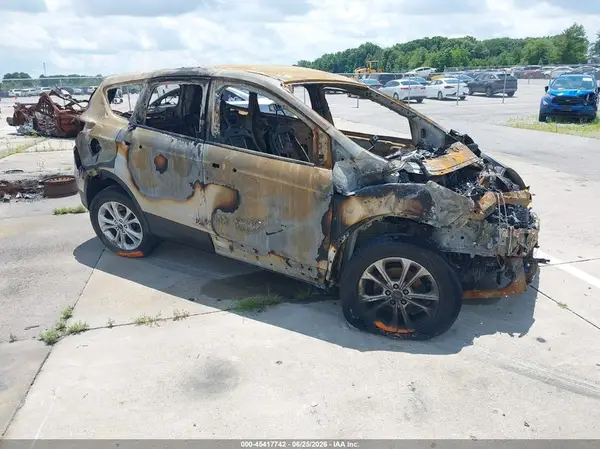 1FMCU0GD7HUD09281 2017 FORD ESCAPE - Image 1