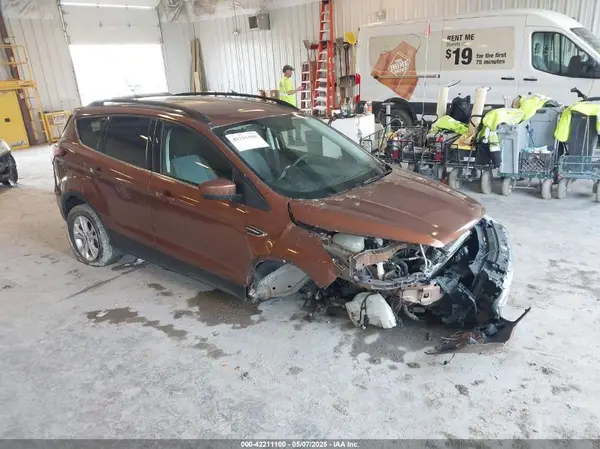 1FMCU0GD7HUD18935 2017 FORD ESCAPE - Image 1