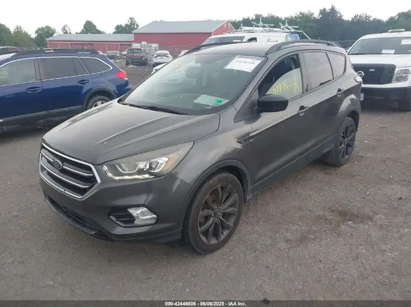 1FMCU0GD7JUB40899 2018 FORD ESCAPE - Image 2
