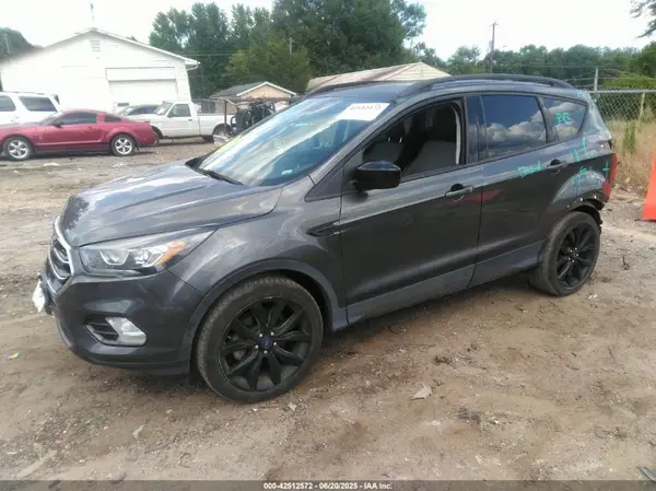 1FMCU0GD7KUB29984 2019 FORD ESCAPE - Image 2
