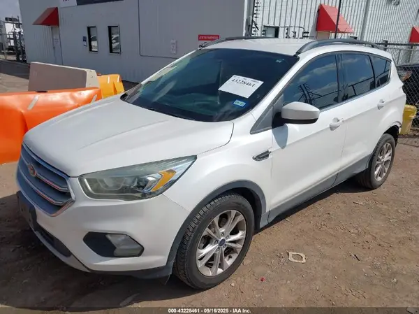 1FMCU0GD8HUA15162 2017 FORD ESCAPE - Image 2