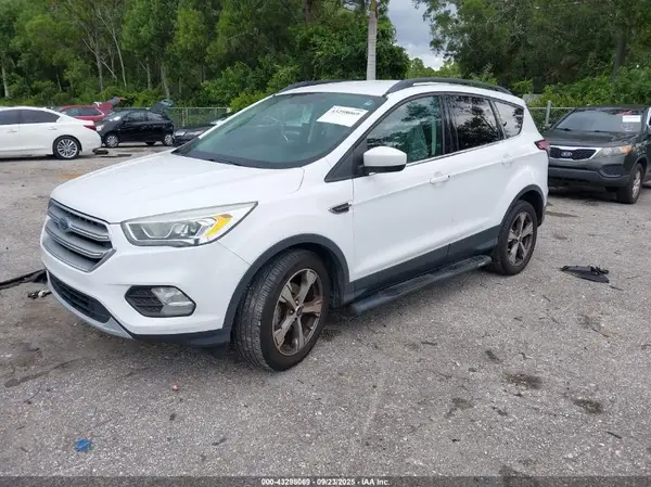 1FMCU0GD8HUA57928 2017 FORD ESCAPE - Image 2