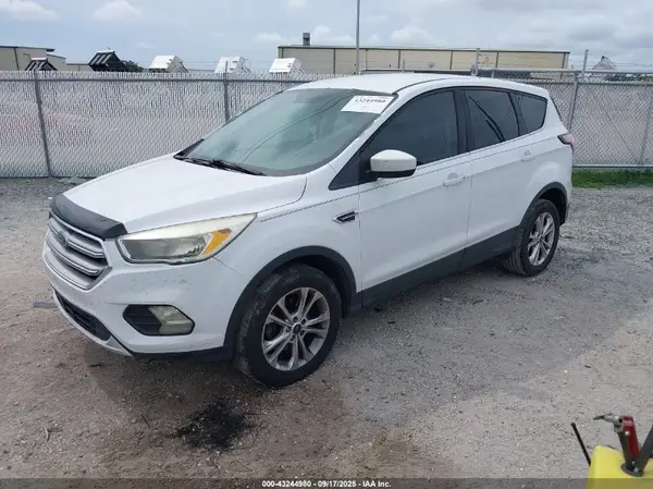 1FMCU0GD8HUB49430 2017 FORD ESCAPE - Image 2