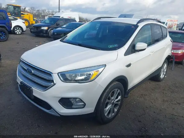1FMCU0GD8HUB76305 2017 FORD ESCAPE - Image 2