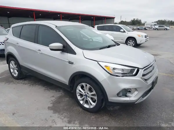 1FMCU0GD8HUC00733 2017 FORD ESCAPE - Image 1