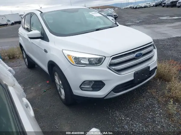 1FMCU0GD8HUC12431 2017 FORD ESCAPE - Image 1