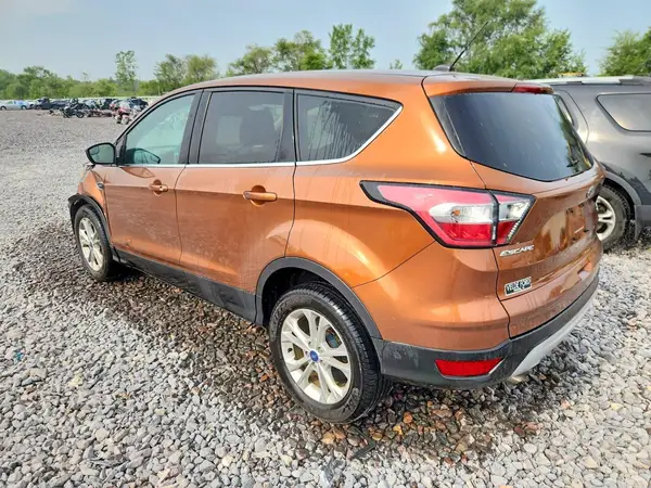 1FMCU0GD8HUC37975 2017 FORD ESCAPE - Image 2
