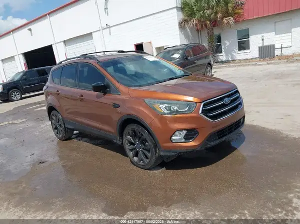 1FMCU0GD8HUC60589 2017 FORD ESCAPE - Image 1