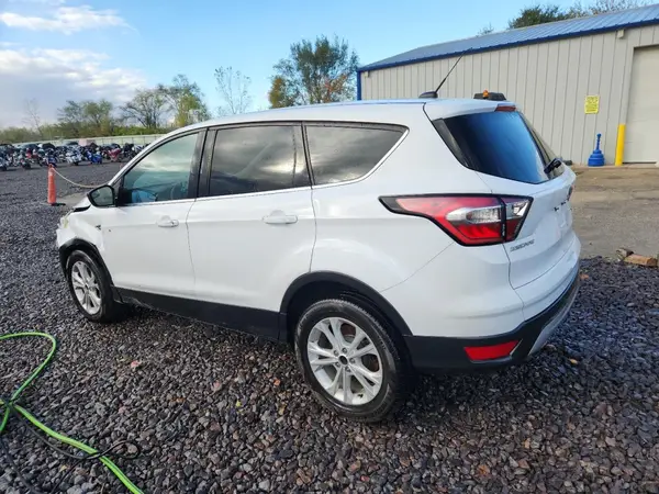 1FMCU0GD8HUC64710 2017 FORD ESCAPE - Image 2