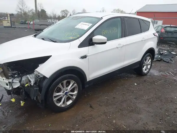 1FMCU0GD8HUD25196 2017 FORD ESCAPE - Image 2